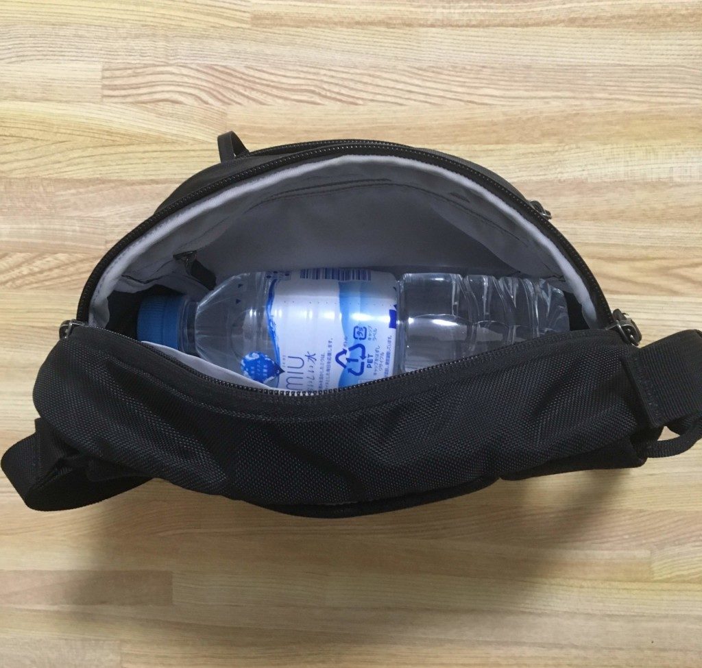 メインポケット ペットボトル